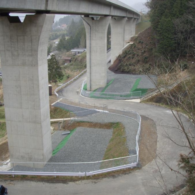 平成19年度丹波綾部道路乙味川橋外高架下整備工事